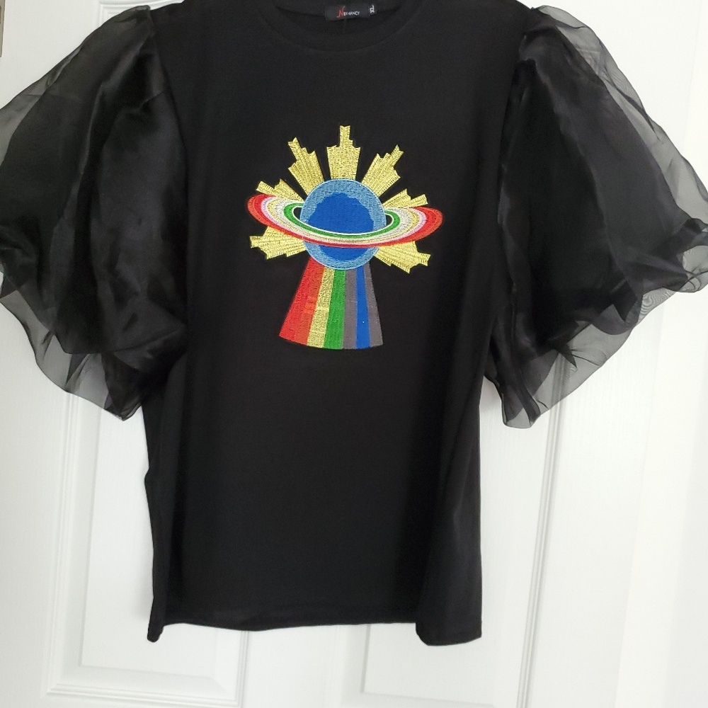 gorgeous top with puffy mesh sleeves